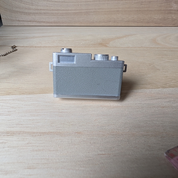 Miniature Camera Keychain - Picture 5 of 9